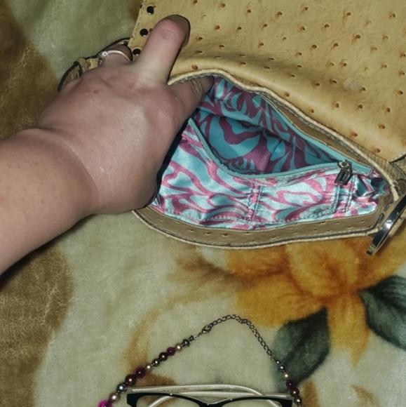 GUESS CLUTCH BAG - Picture 2 of 2